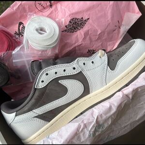 “Reverse” Travis Scott x Jordan Low 1